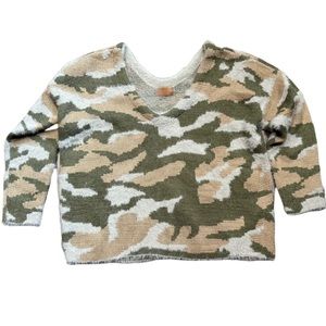 POL Camo Mohair V Neck Sweater Size Large